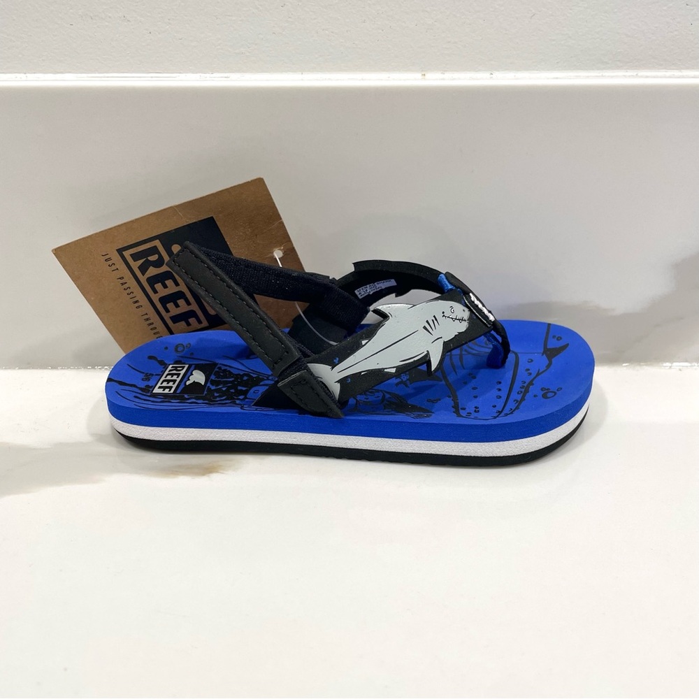 NEW Reef Ahi Shark Sandals (size 5/6)